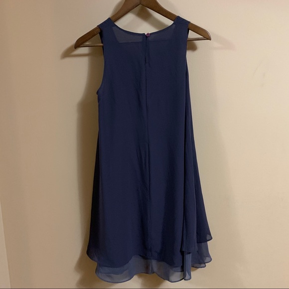Lightweight Chic Dress - Picture 2 of 3